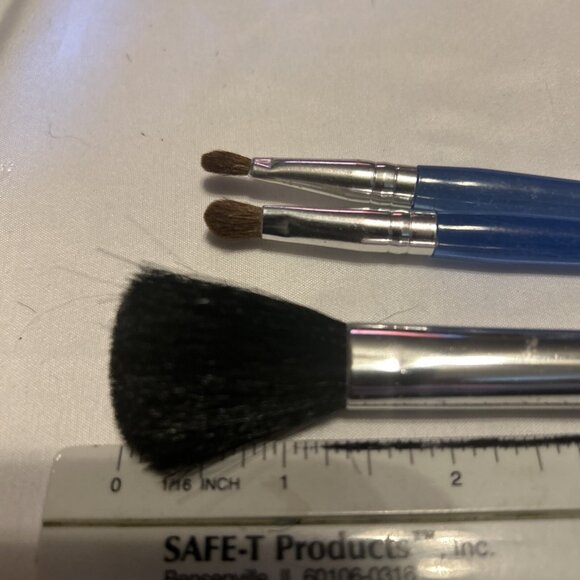Cosmetic Makeup Brush Set of 3 Long Assorted Size Blue Handles W/gold New - Picture 9 of 9